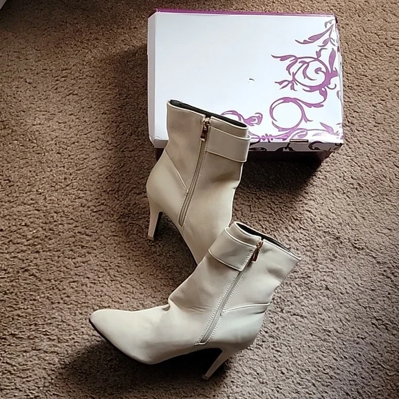 Shoes - Picture 3 of 4